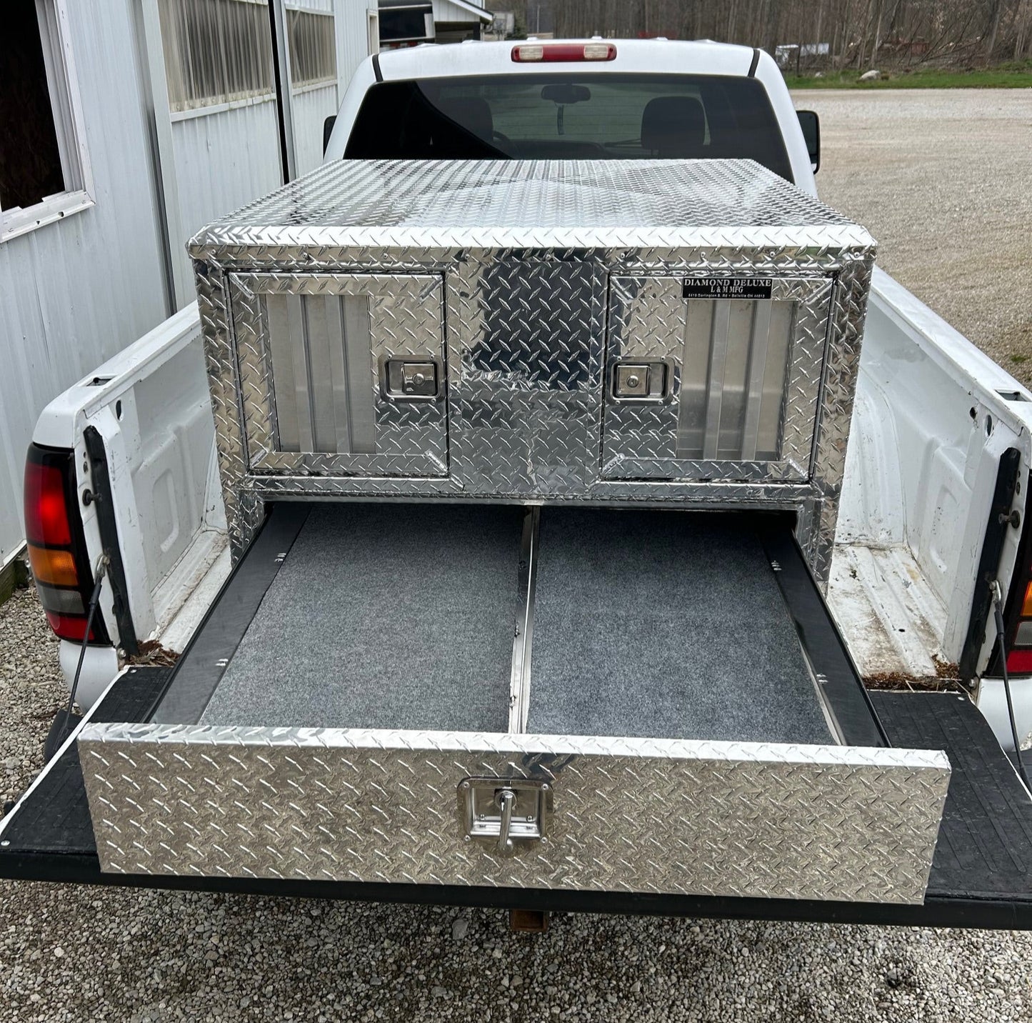 diamond d style dog box top view with bottom drawer open 